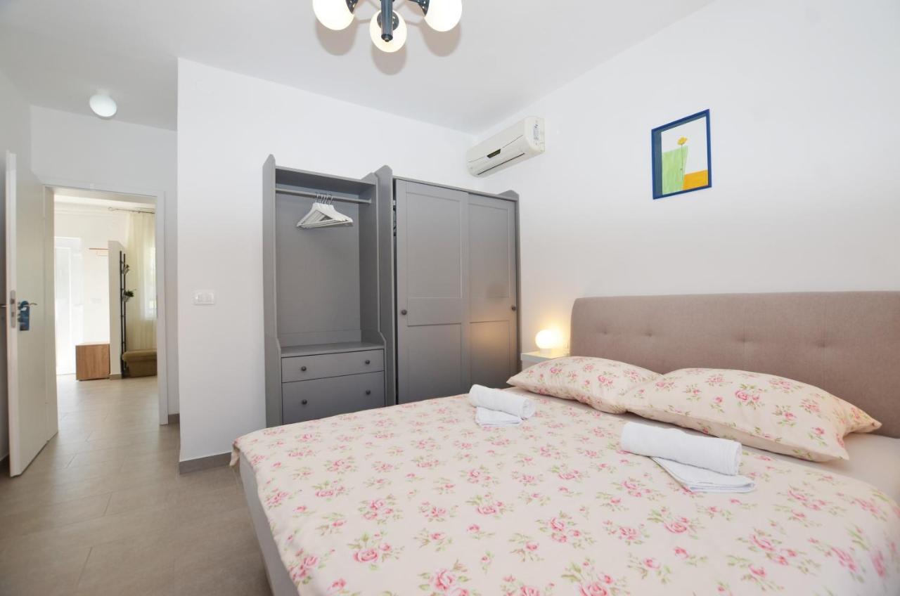 M&N Apartment Rovinj Buitenkant foto